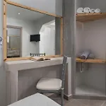 Gizis Cliffside Hotel