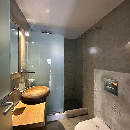 Hotel Gizis Cliffside *